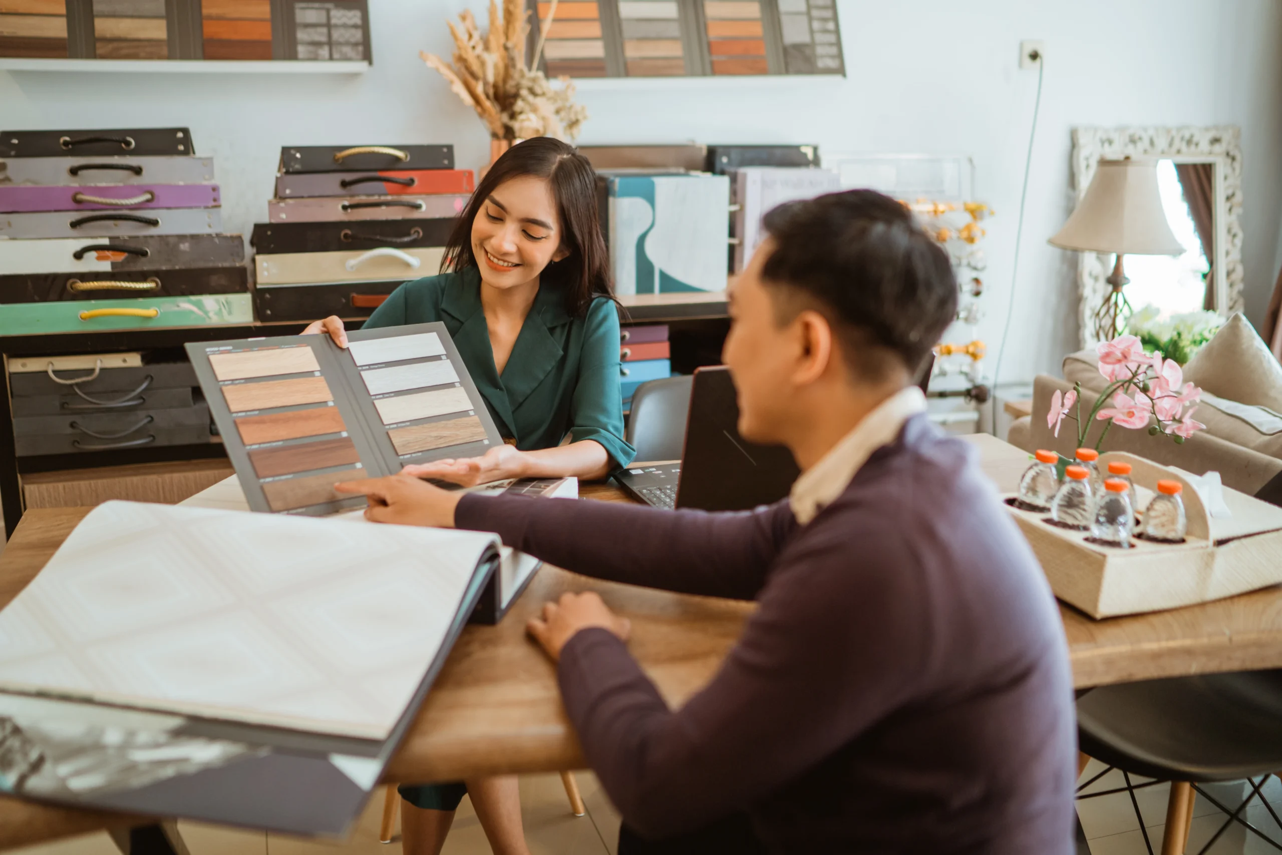 asian-customer-pointing-material-palette